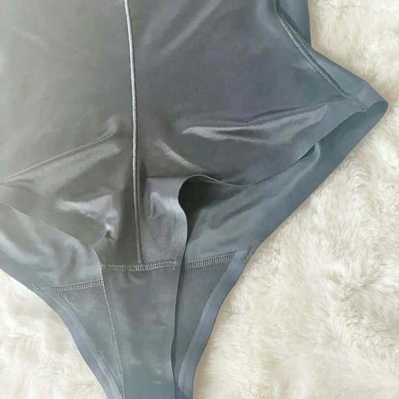 New w/tags SPANX HIGH WAIST THONG FOR TUMMY, HIP AND SIDE CONTROL W/O pantylines - Picture 5 of 5